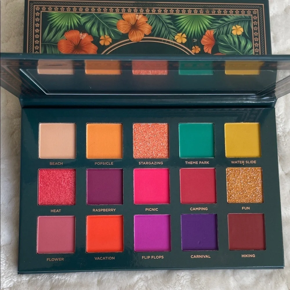 ACE BEAUTĒ Nostalgia-Vibrant Eyeshadow Palette